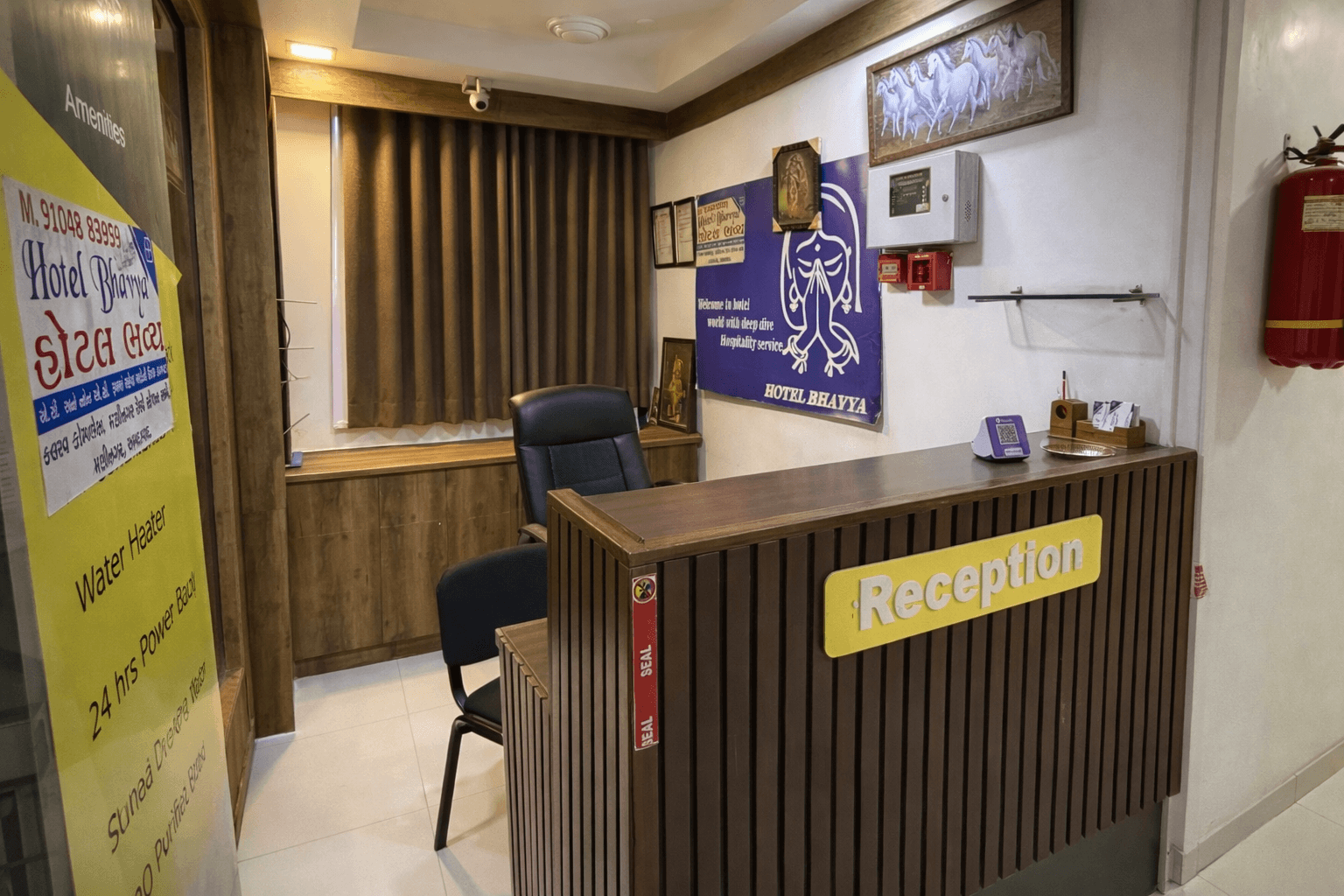 Hotel Bhavya room detail