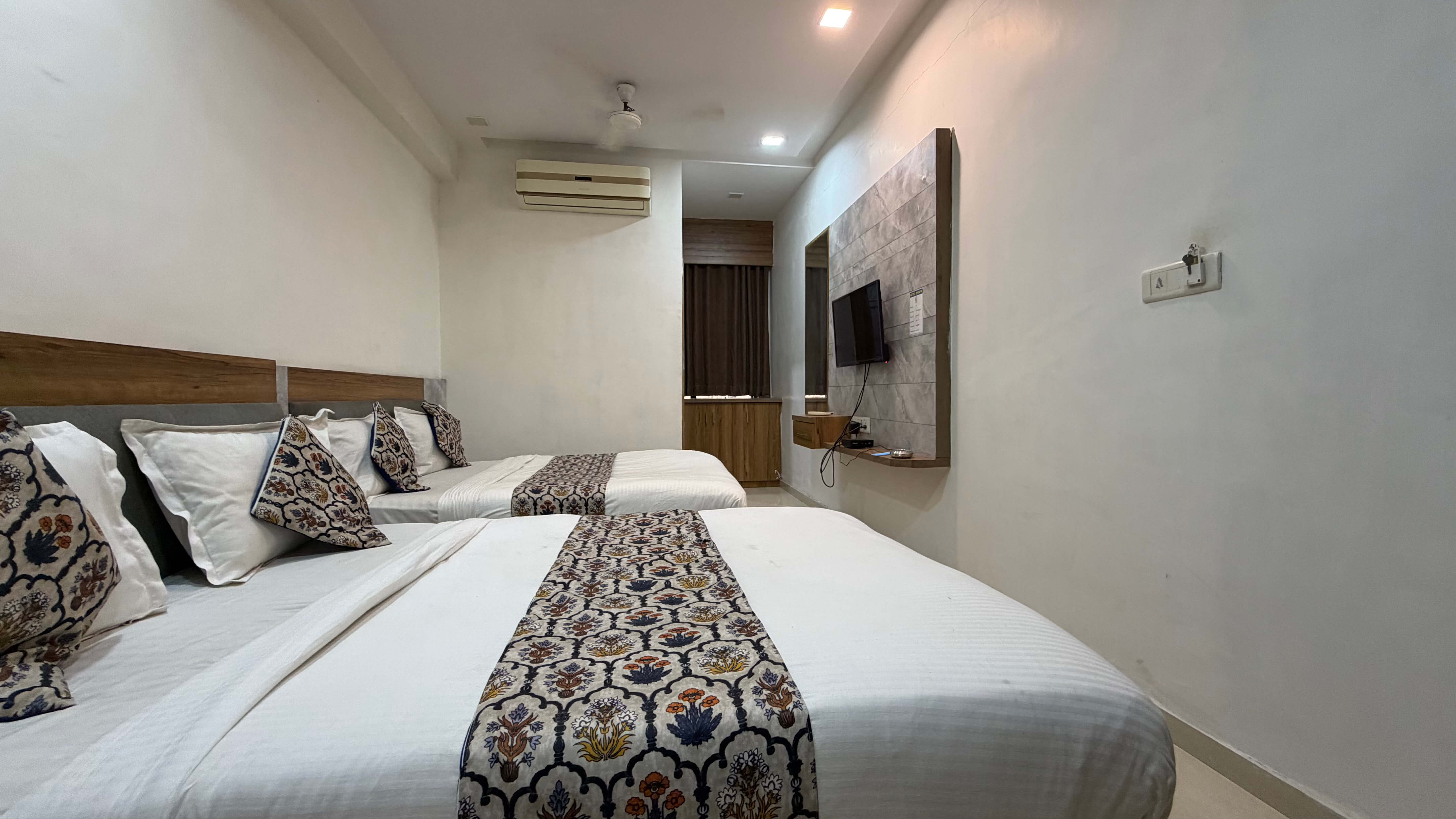 Family Room thumbnail 2