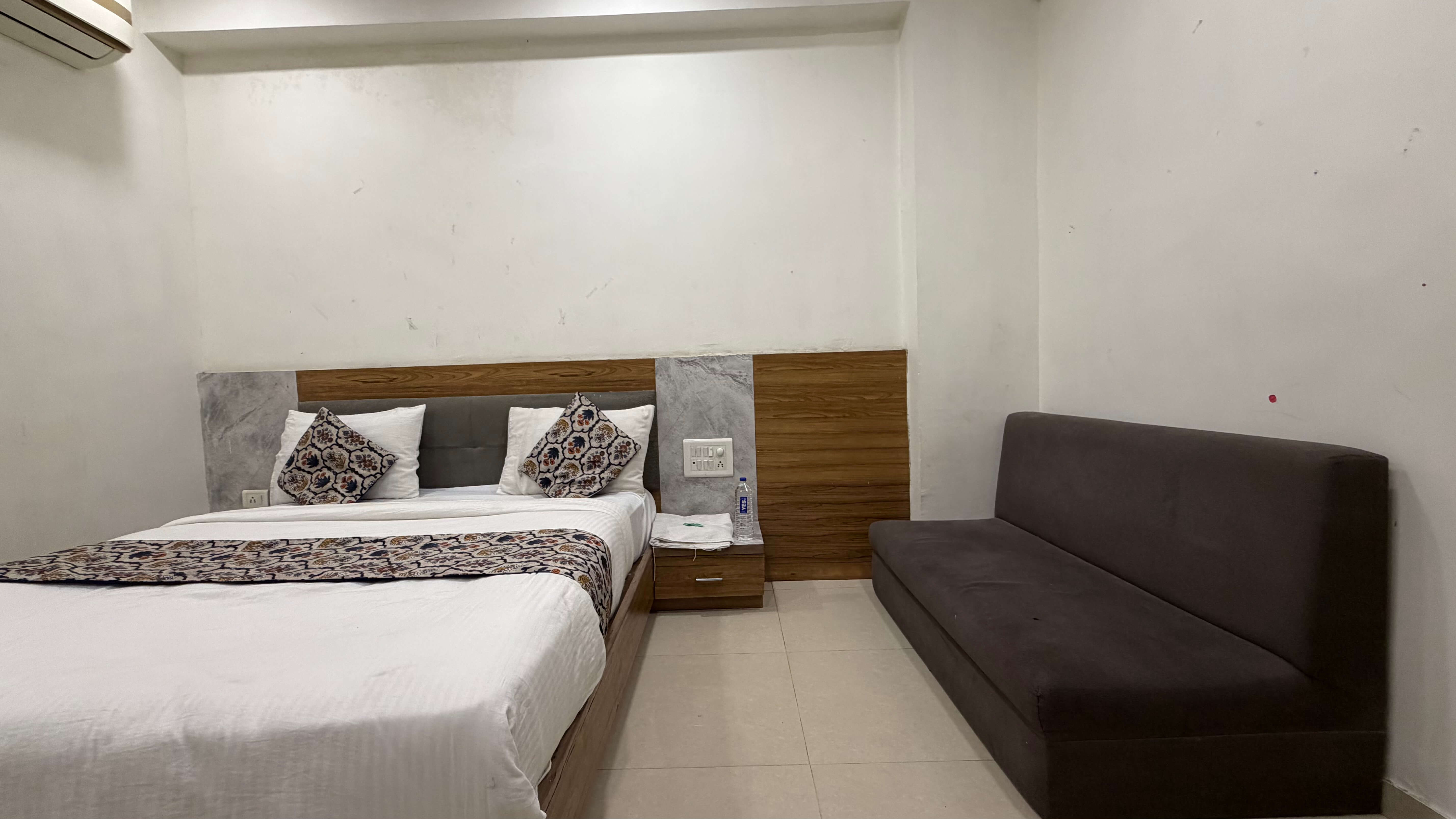 Super Deluxe thumbnail 3