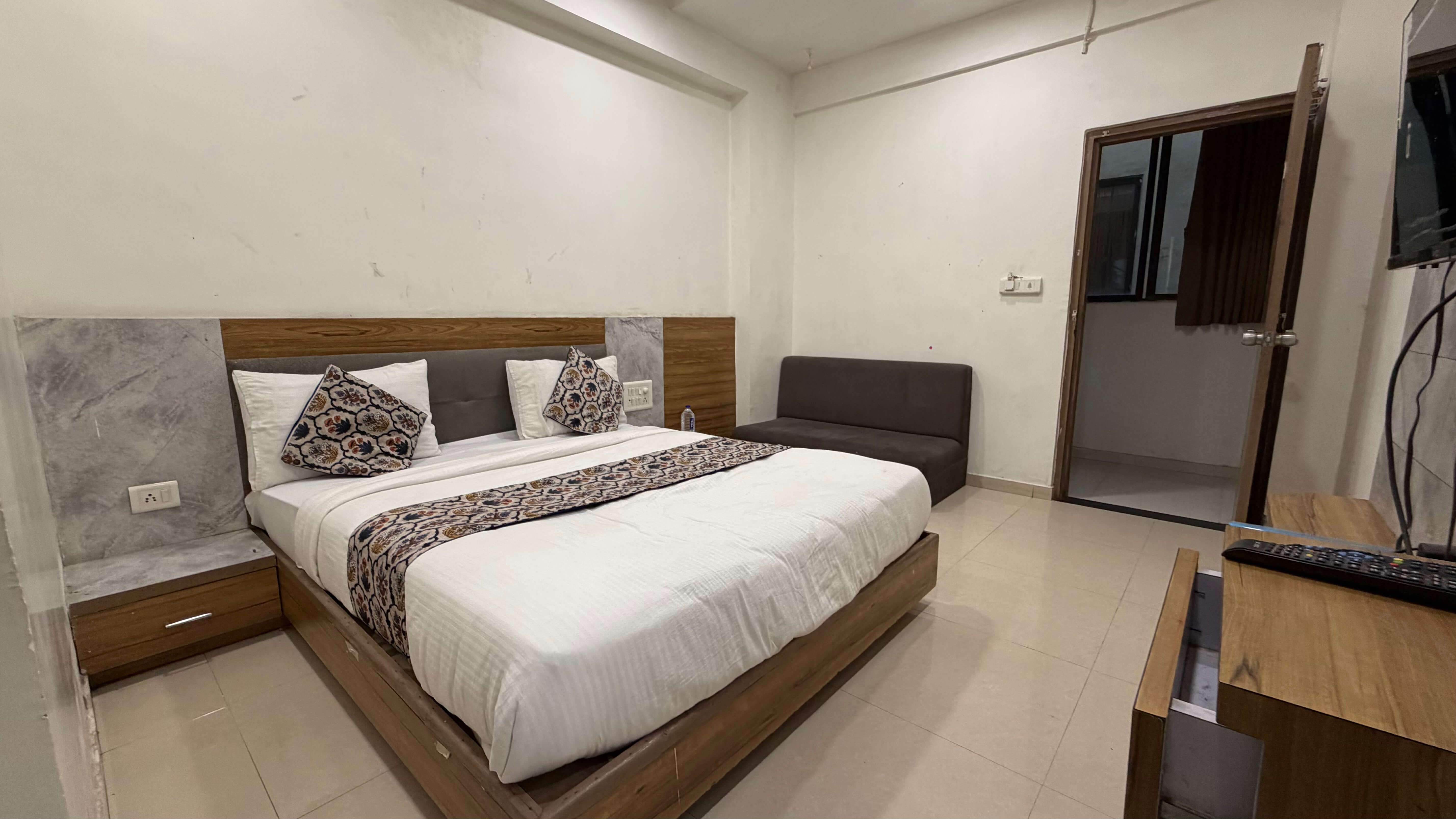 Super Deluxe thumbnail 2